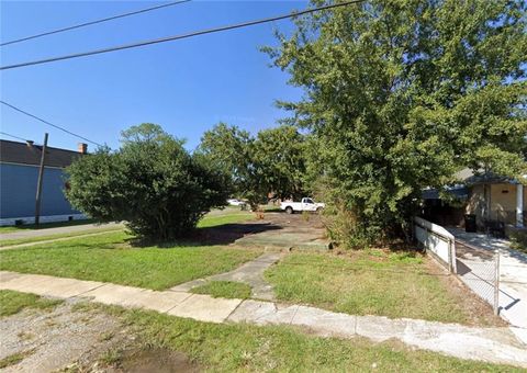 500 ANGELA Avenue Arabi LA 70032