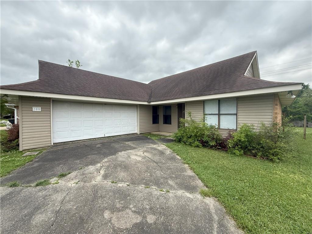 300 LIONEL Court