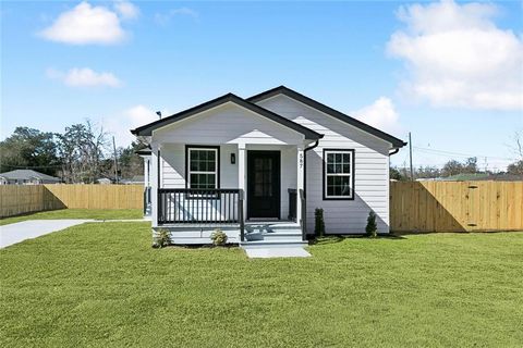 587 W EASY Street Destrehan LA 70047