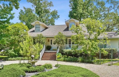 Photo of 214 TCHEFUNCTE Drive, Covington, LA 70433 (MLS # 2547784)