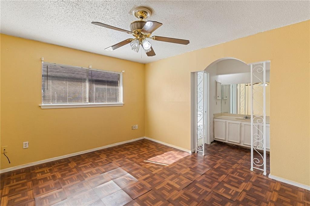 2440 W SUNNYMEADE Drive