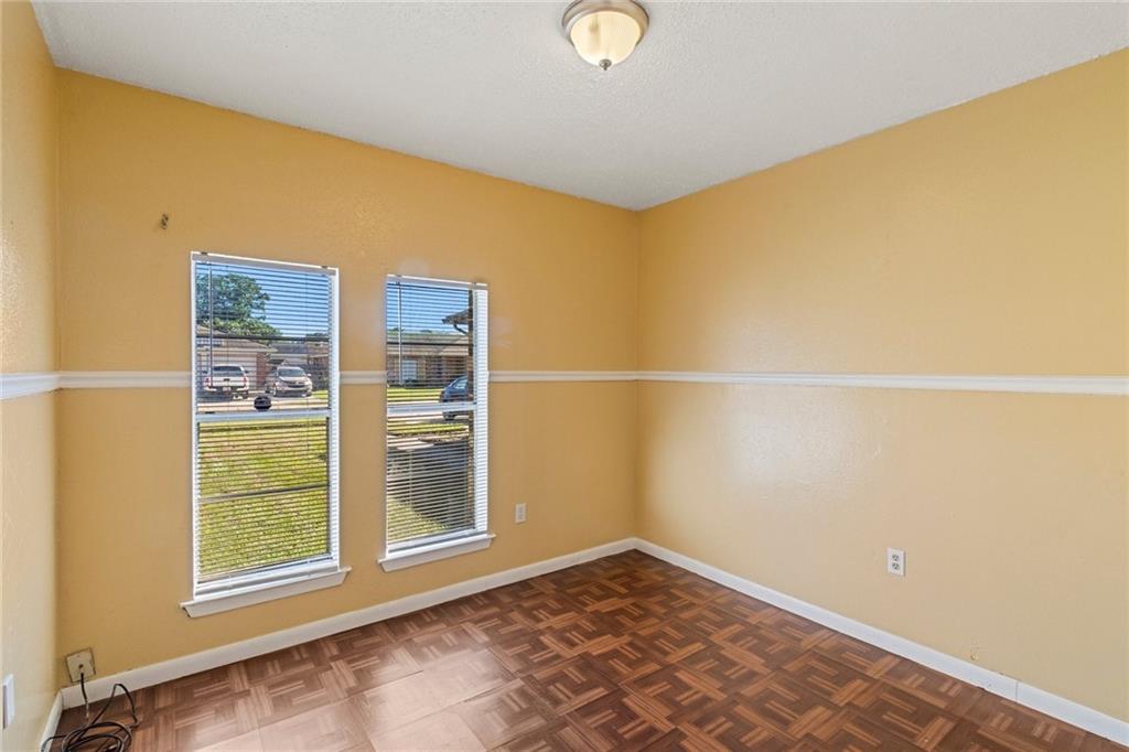 2440 W SUNNYMEADE Drive