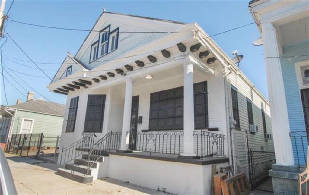 2225 DUMAINE Street