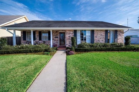 15 DERBES Drive Gretna LA 70053