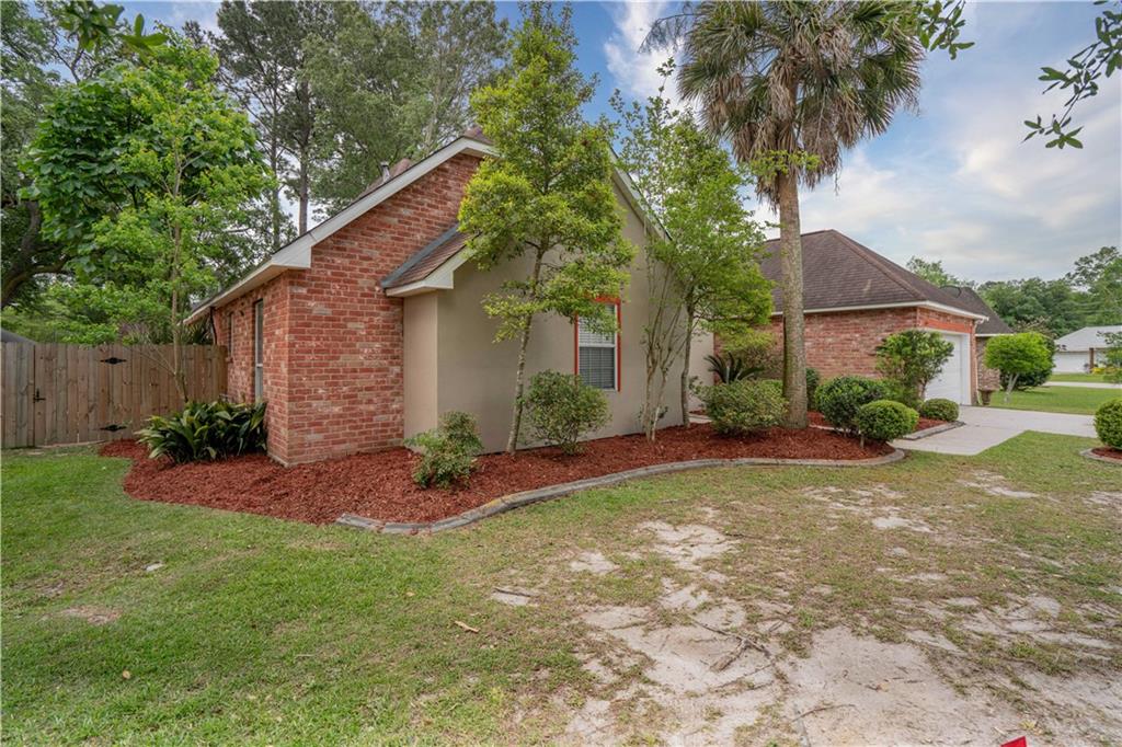 2032 W RIDGE Drive