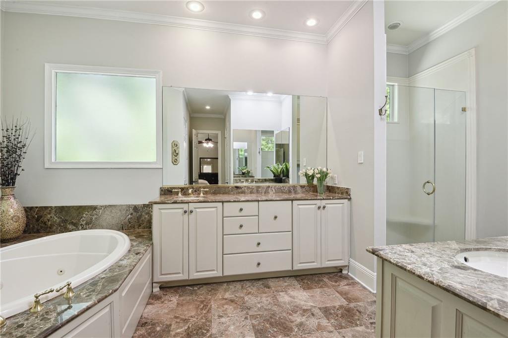 Covington, Louisiana 70433, United States, 5 Bedrooms Bedrooms, ,4 BathroomsBathrooms,Residential,Pending,60429