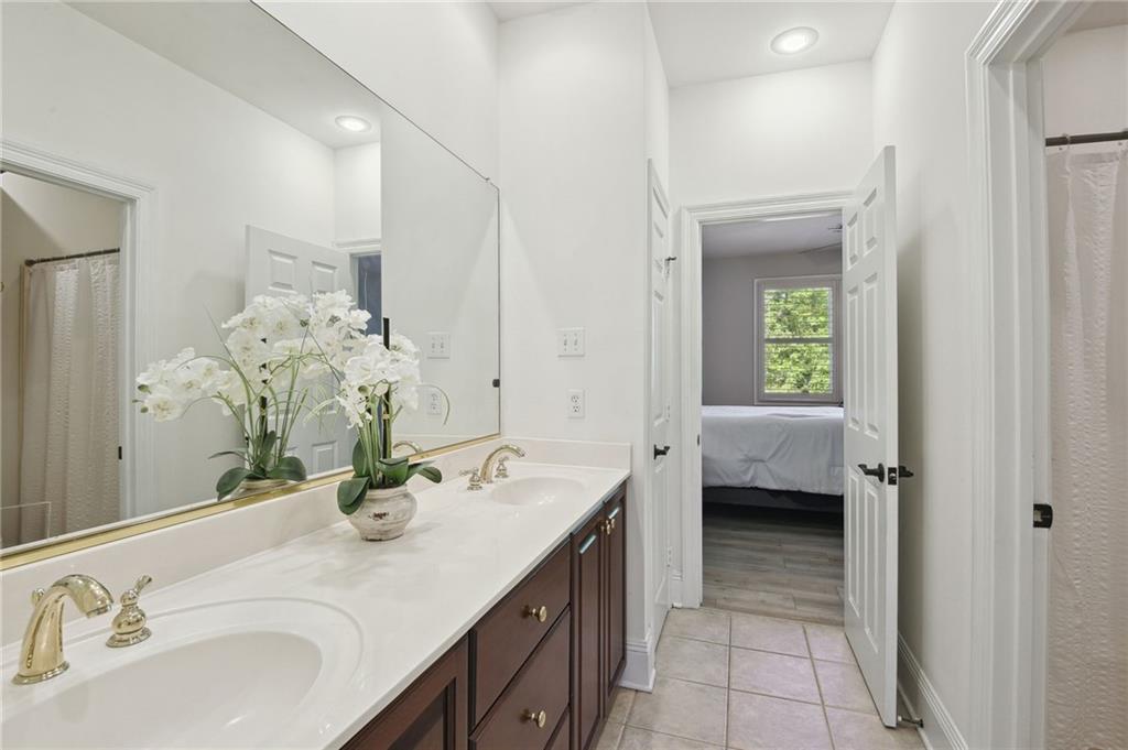 Covington, Louisiana 70433, United States, 5 Bedrooms Bedrooms, ,4 BathroomsBathrooms,Residential,Pending,60429