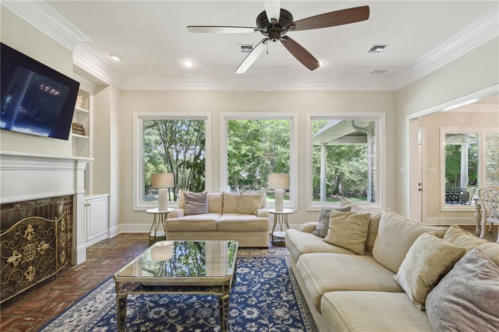 Covington, Louisiana 70433, United States, 5 Bedrooms Bedrooms, ,4 BathroomsBathrooms,Residential,Pending,60429