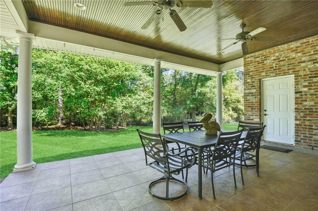 Covington, Louisiana 70433, United States, 5 Bedrooms Bedrooms, ,4 BathroomsBathrooms,Residential,Pending,60429