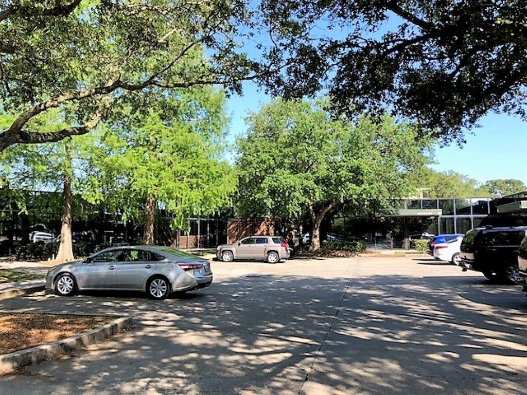 Photo 1 of 7 — 10555 LAKE FOREST Boulevard 5E&5H, New Orleans, LA 70127