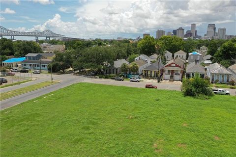 623 THAYER Street New Orleans LA 70114