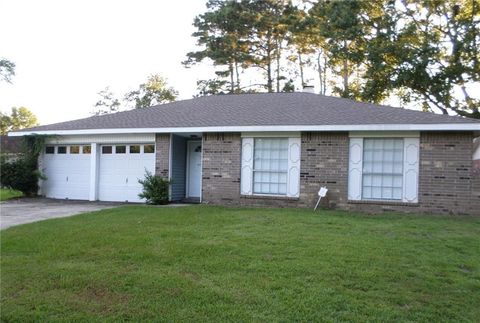 Photo of 415 RIDGE WOOD Drive, Mandeville, LA 70471 (MLS # 2560385)