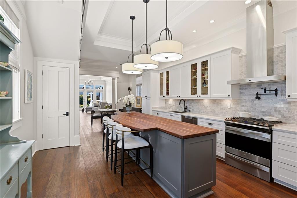 2230 CHARTRES Street