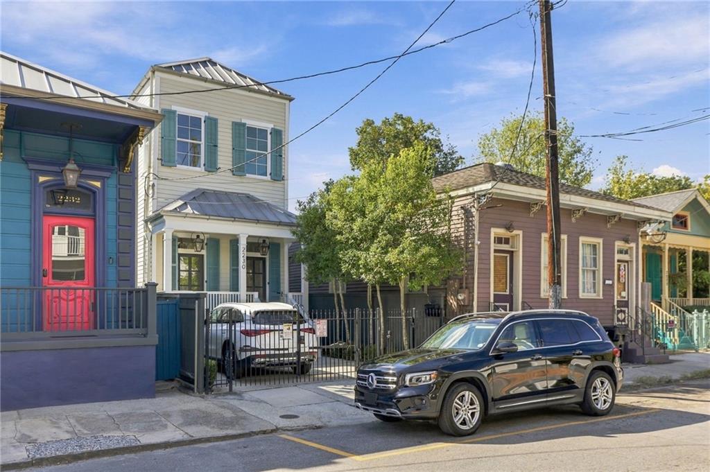 2230 CHARTRES Street
