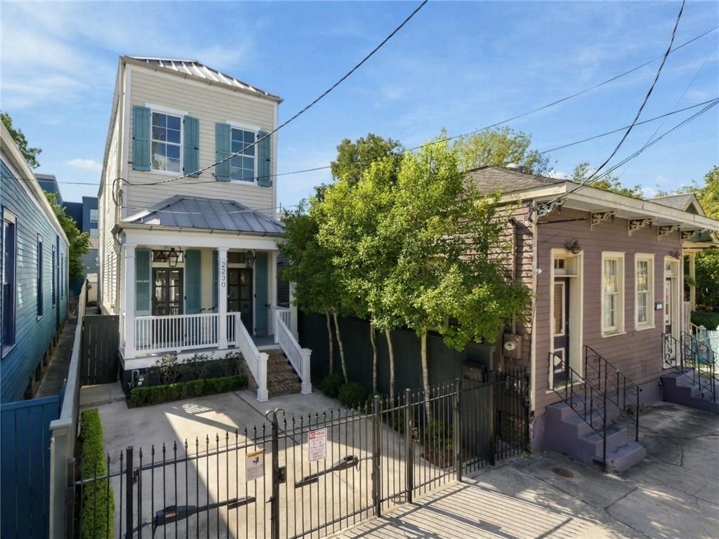 2230 CHARTRES Street