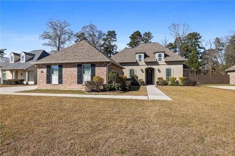 8939 GREENLEAVES Drive Denham Springs LA 70726