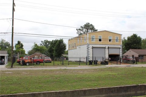 6018 MORRISON Road New Orleans LA 70126