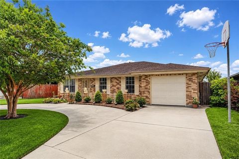 Photo of 1417 AVENUE G Avenue, Marrero, LA 70072 (MLS # 2559982)