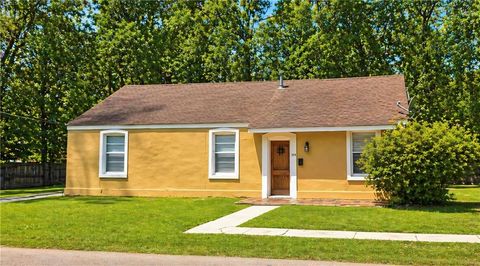Photo of 333 N TYLER Street, Covington, LA 70433 (MLS # 2555531)