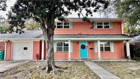 628 FAIRLAWN Drive Gretna LA 70056