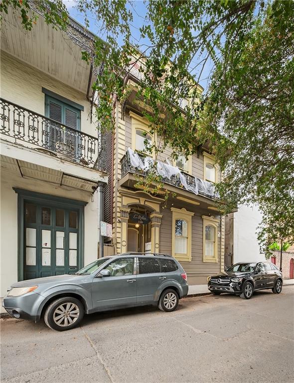 1309 DAUPHINE Street