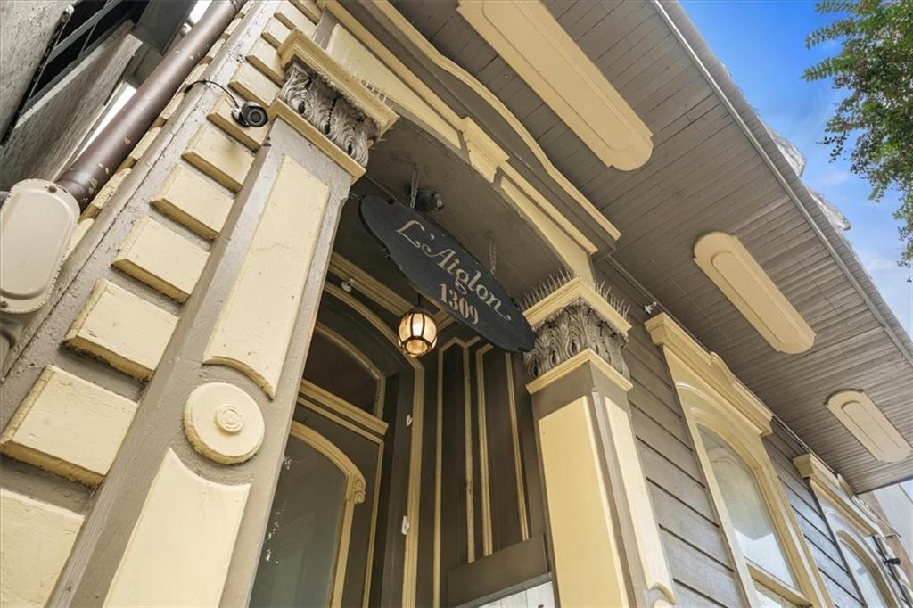 1309 DAUPHINE Street