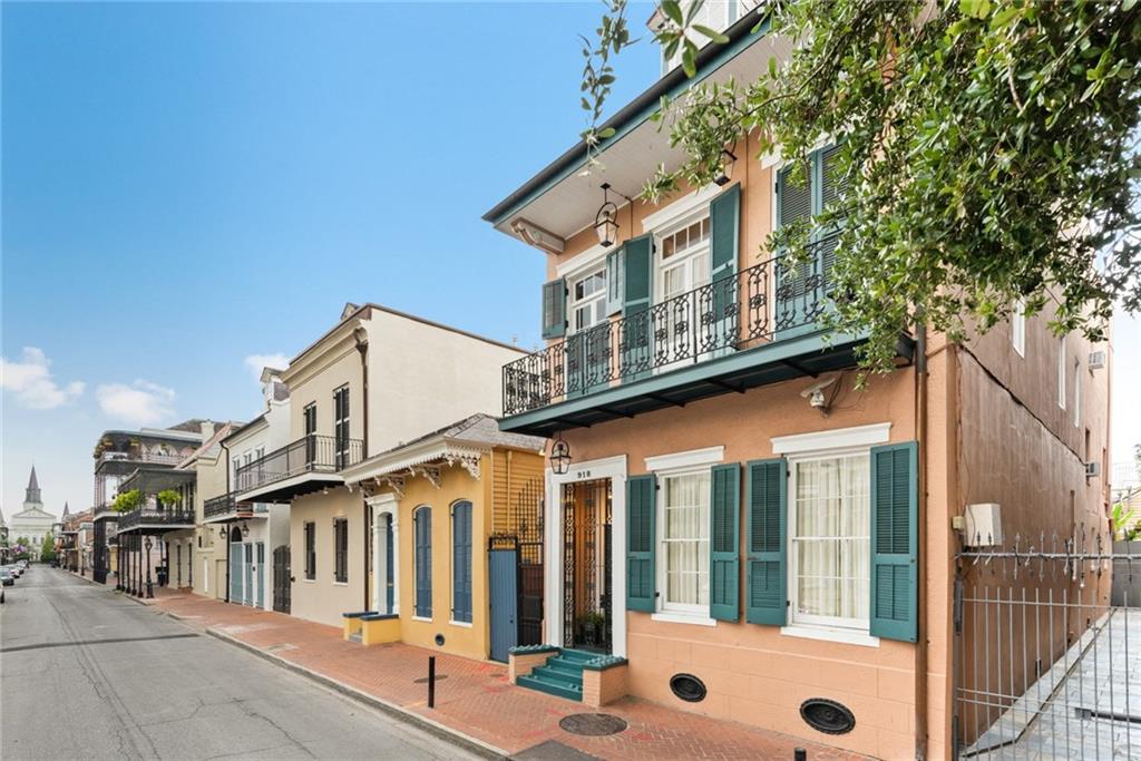 918 ORLEANS Avenue