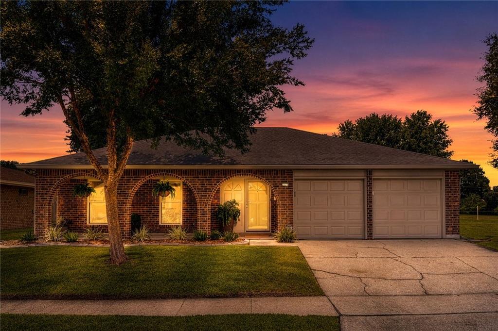 Photo 1 of 25 — 2177 S GLENCOVE Lane, Gretna, LA 70056