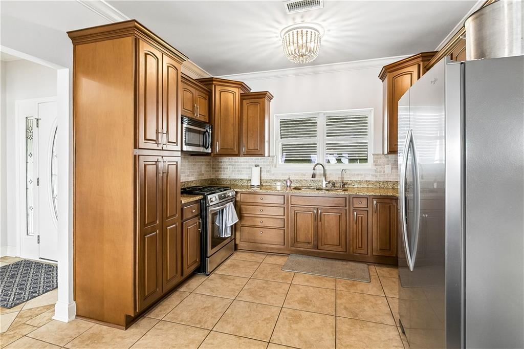 25314 CHEF MENTEUR Highway