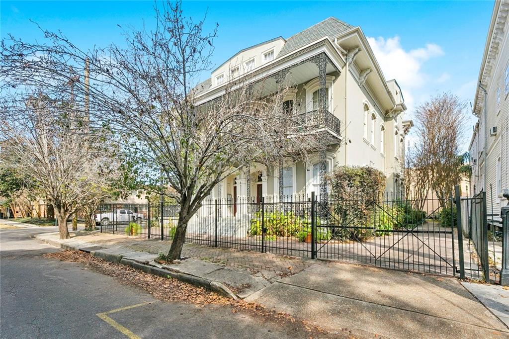 1329 ST ANDREW Street 12