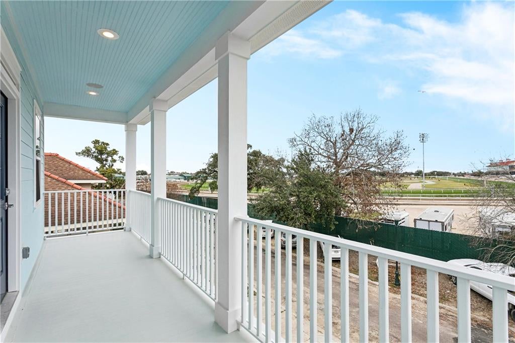 1521 VERNA Court