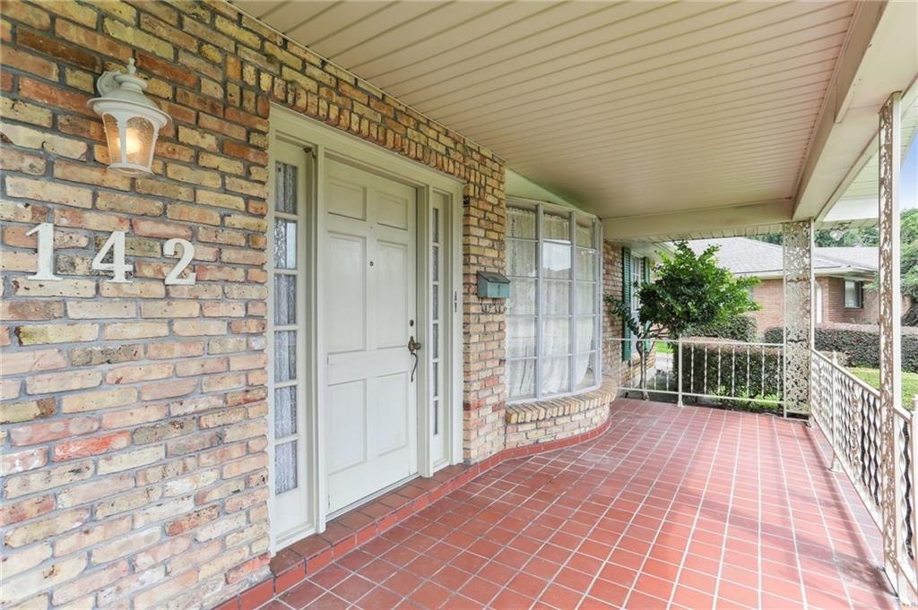 142 E RANDALL Court
