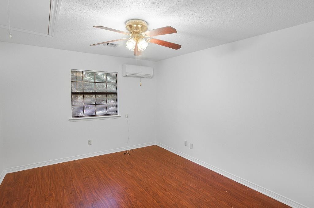 Photo 19 of 22 of 917 W 22ND Avenue townhome