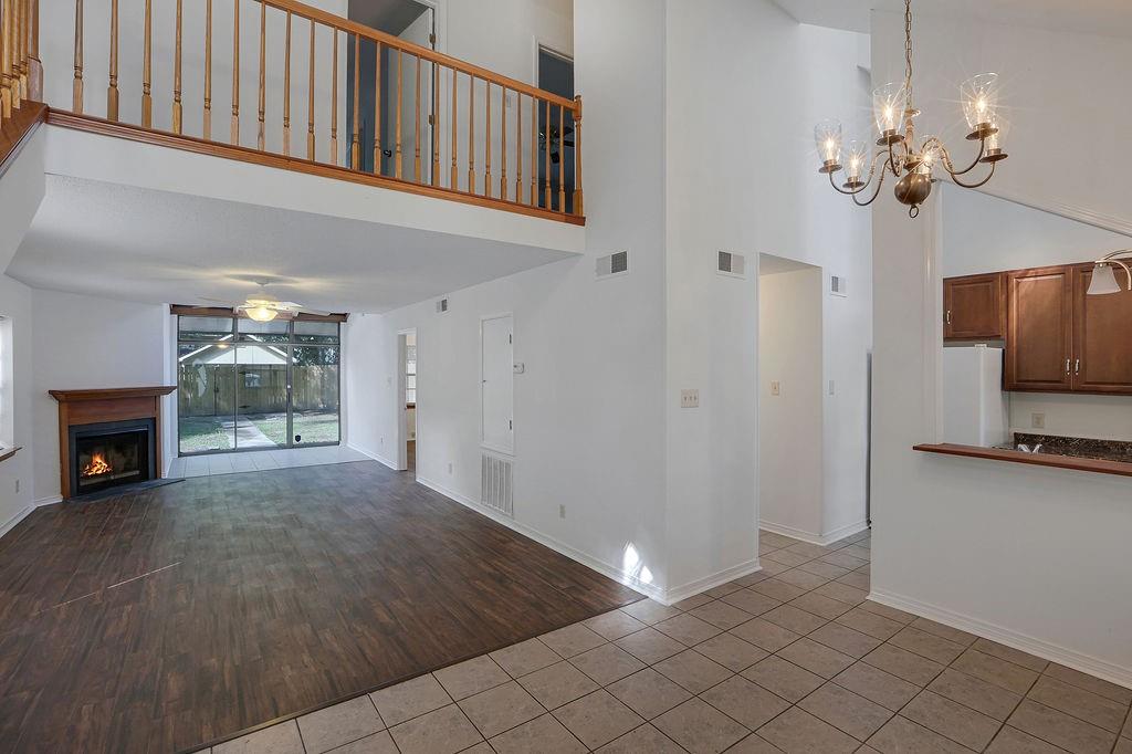 Photo 4 of 22 of 917 W 22ND Avenue townhome