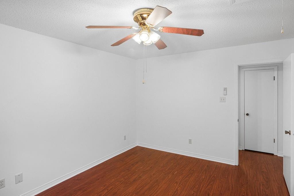 Photo 20 of 22 of 917 W 22ND Avenue townhome
