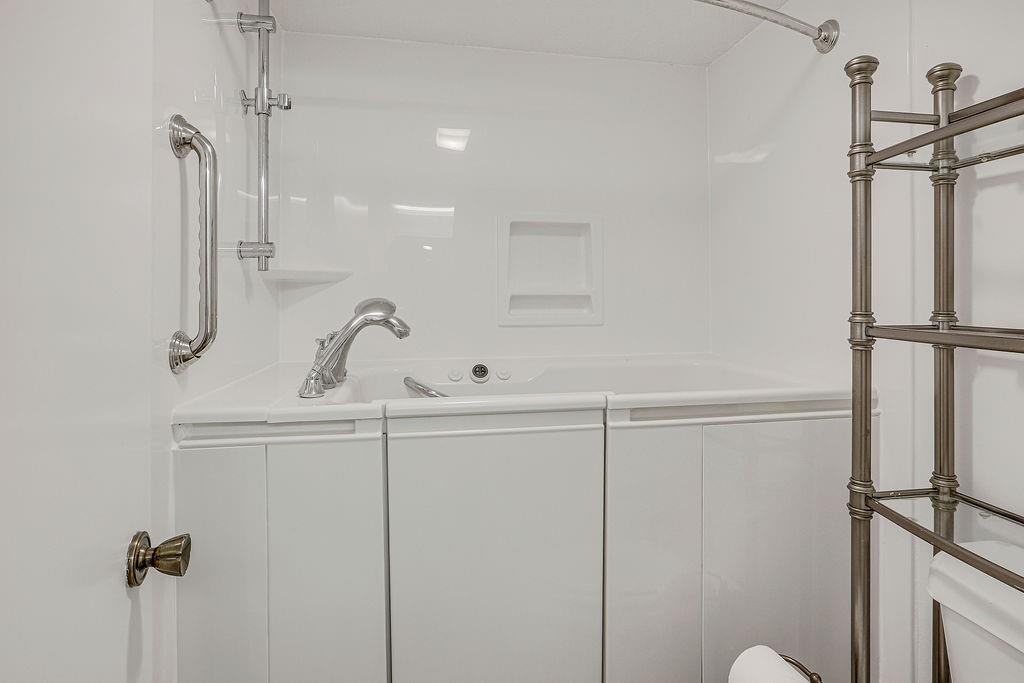 Photo 13 of 22 of 917 W 22ND Avenue townhome