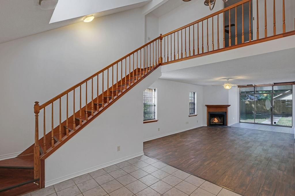 Photo 3 of 22 of 917 W 22ND Avenue townhome
