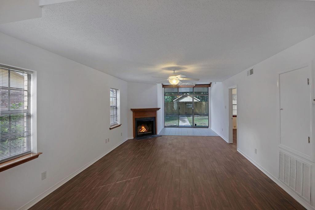 Photo 5 of 22 of 917 W 22ND Avenue townhome