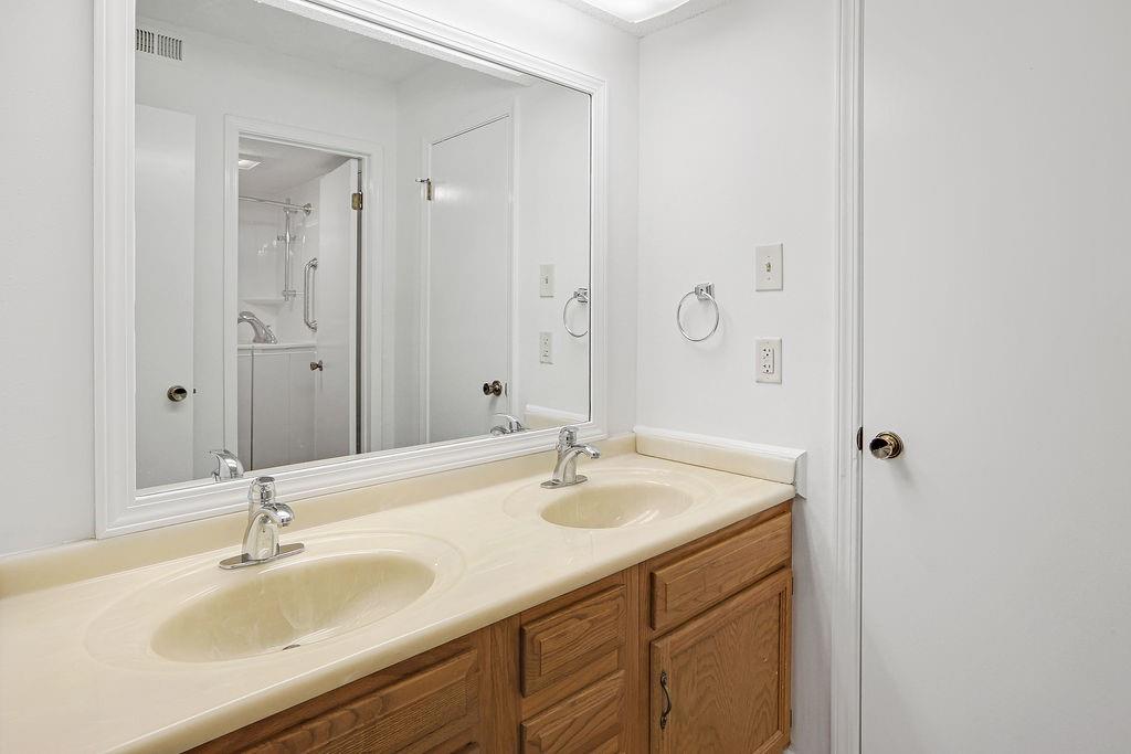 Photo 12 of 22 of 917 W 22ND Avenue townhome