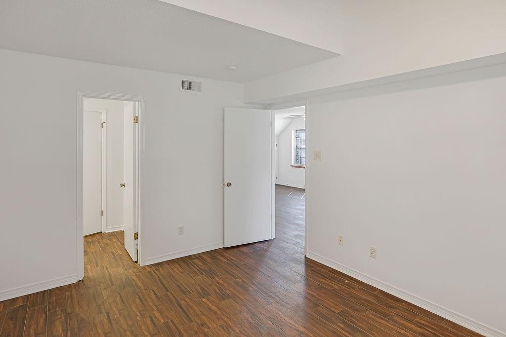Photo 11 of 22 of 917 W 22ND Avenue townhome