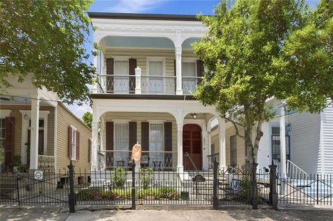 Photo of 2837 CARONDELET Street, New Orleans, LA 70115 (MLS # 2557722)