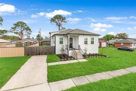 8901 LIVINGSTON Avenue Chalmette LA 70043