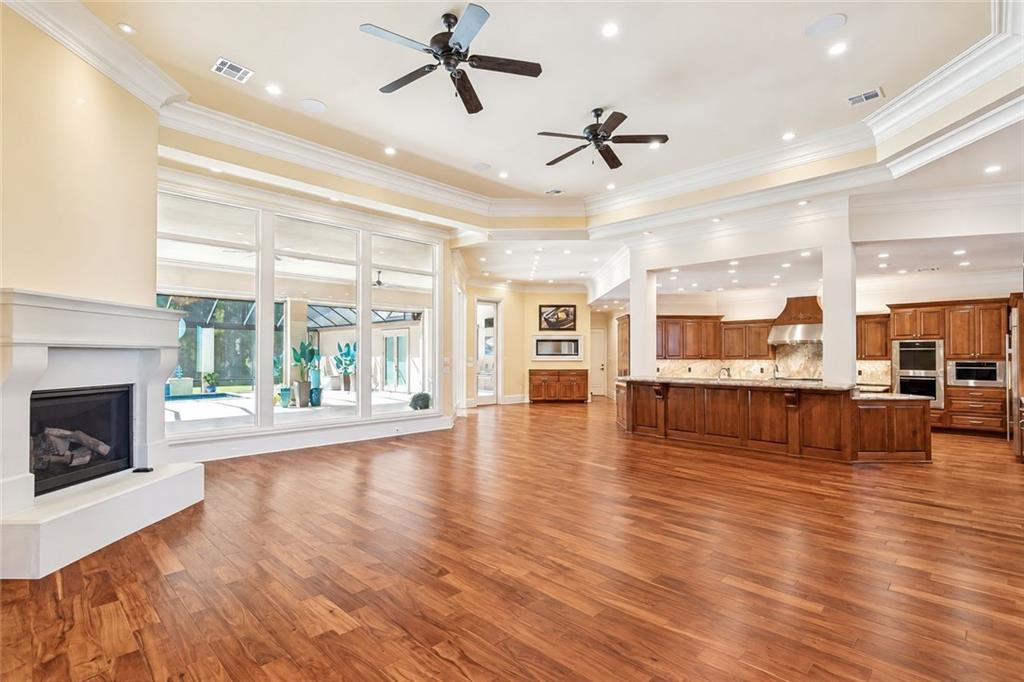 500 OAK TREE Court