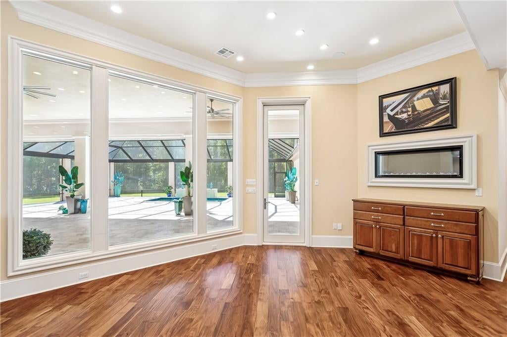 500 OAK TREE Court