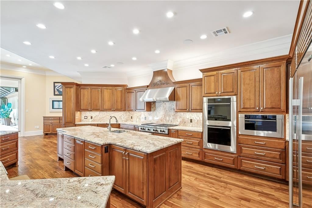 500 OAK TREE Court