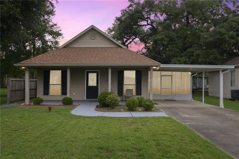 Photo of 484 S 2ND Street, Ponchatoula, LA 70454 (MLS # 2559168)