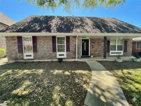 Photo of 2272 NEW YORK Street, New Orleans, LA 70122 (MLS # 2553488)