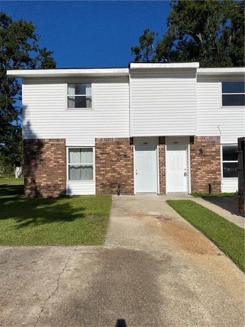 211 MEADOWS Drive Destrehan LA 70047