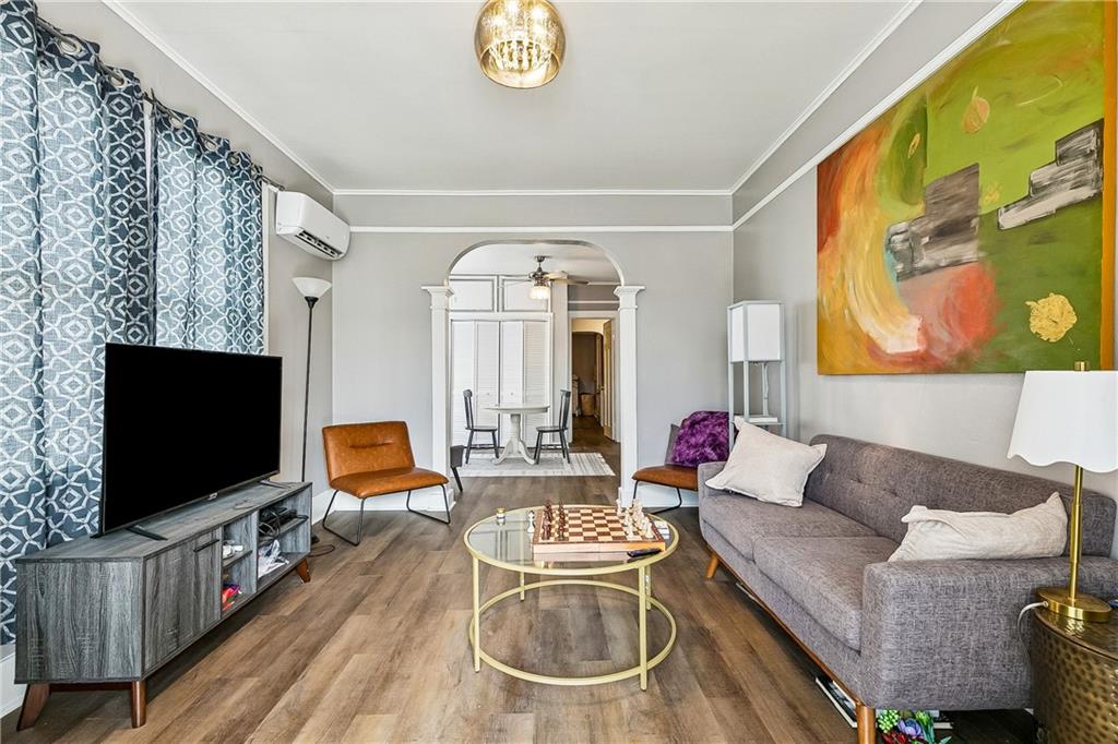 2421 23 UPPERLINE Street