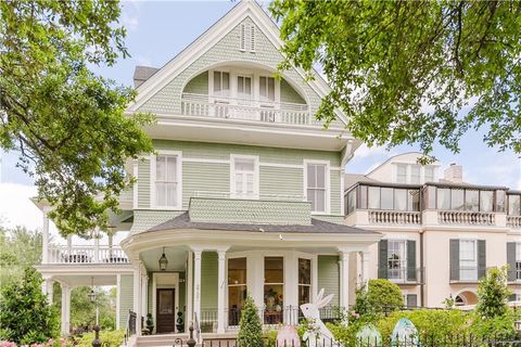 2727 ST CHARLES Avenue New Orleans LA 70130